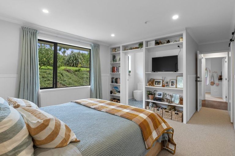 Photo of property in 5 Gavinike Place, Waimauku, 0812