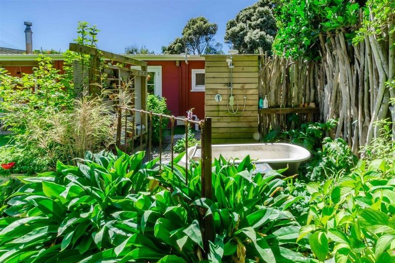 Photo of property in 42 Field Way, Waikanae Beach, Waikanae, 5036