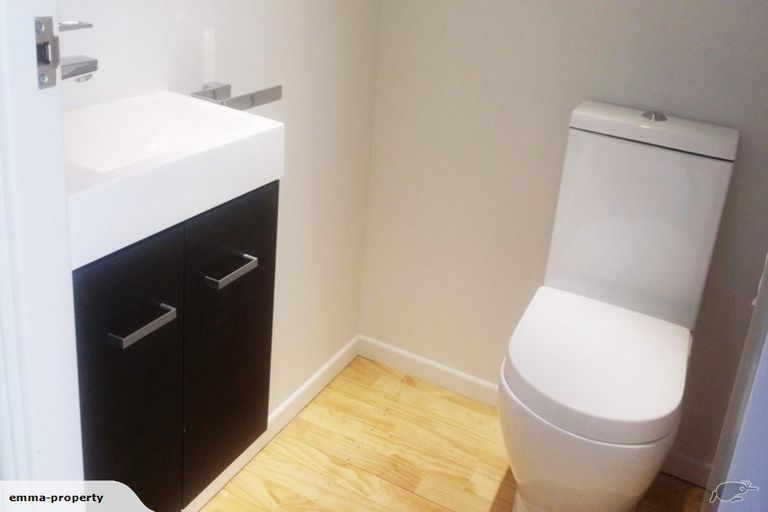 Photo of property in 7 Mchardy Place, Glenfield, Auckland, 0627