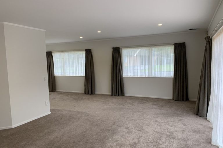 Photo of property in 6 Villa Grove, Paraparaumu, 5032