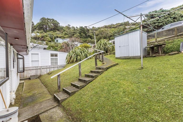 Photo of property in 13 Freeling Street, Island Bay, Wellington, 6023
