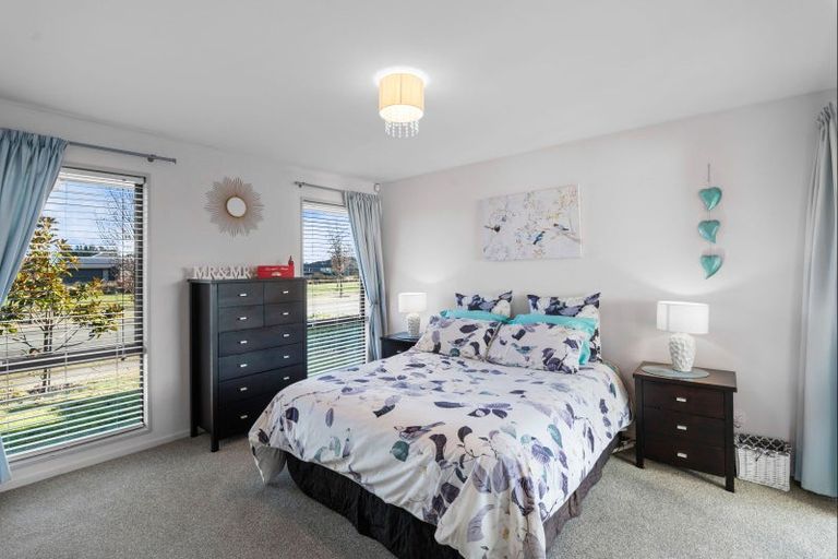 Photo of property in 27 Faringdon Boulevard, Rolleston, 7615