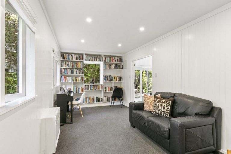 Photo of property in 17a Delhi Crescent, Khandallah, Wellington, 6035