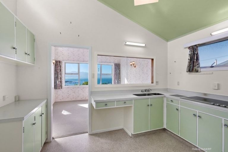 Photo of property in 24 Knoll Street, Island Bay, Wellington, 6023