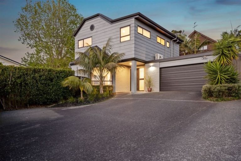 Photo of property in 1/16 Manutara Avenue, Forrest Hill, Auckland, 0620
