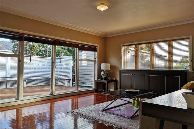 Photo of property in 19 Koromiko Street, New Lynn, Auckland, 0600
