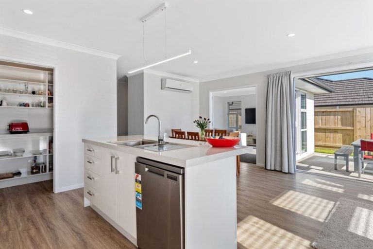 Photo of property in 77 Bert Wall Drive, Omokoroa, 3114