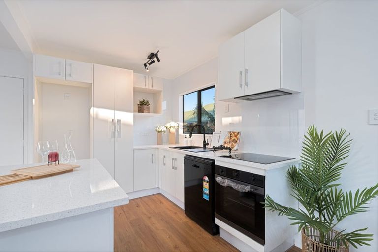 Photo of property in 13 Elisa Lane, Ranui, Auckland, 0612