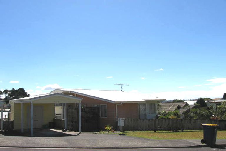 Photo of property in 2/5 Exeter Place, Unsworth Heights, Auckland, 0632