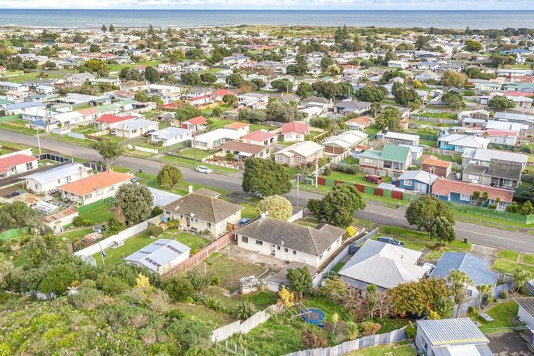 Photo of property in 82 Polson Street, Castlecliff, Whanganui, 4501