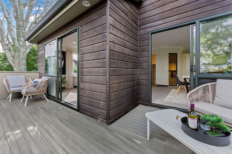 Photo of property in 2/21 Tobruk Crescent, Milford, Auckland, 0620