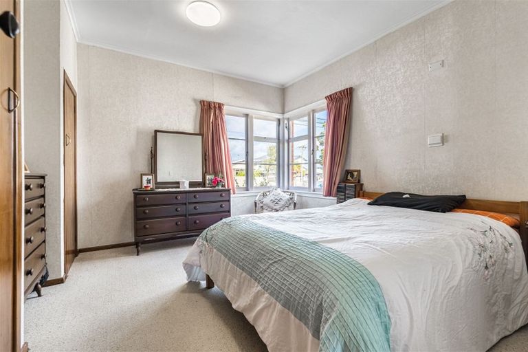 Photo of property in 52 Old Lake Road, Narrow Neck, Auckland, 0624