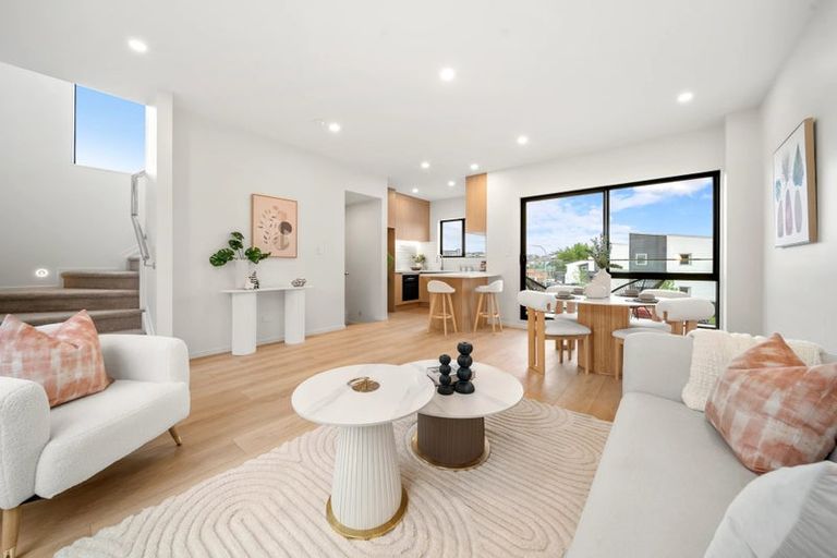 Photo of property in 1/13 Rengarenga Rise, Fairview Heights, Auckland, 0632