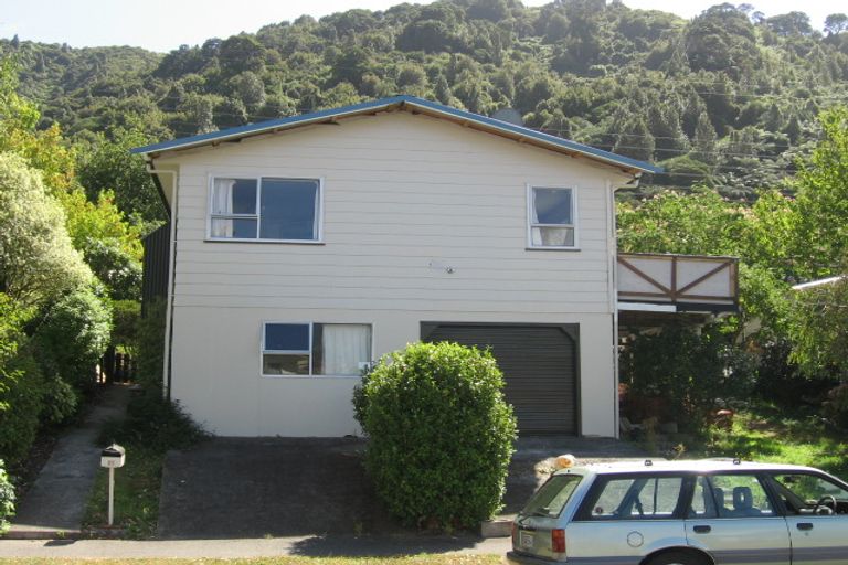 Photo of property in 25 Hartford Crescent, Totara Park, Upper Hutt, 5018