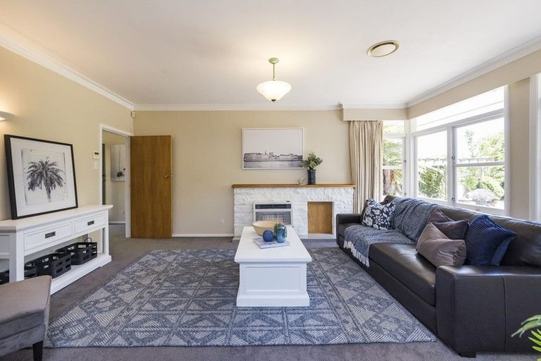 Photo of property in 19 Surrey Crescent, Hokowhitu, Palmerston North, 4410