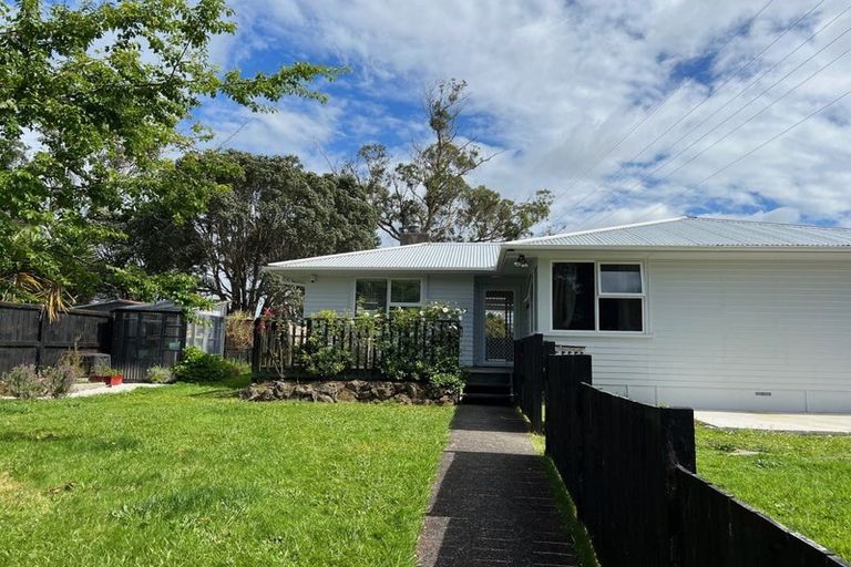 Photo of property in 82 Glen Marine Parade, Glendene, Auckland, 0602