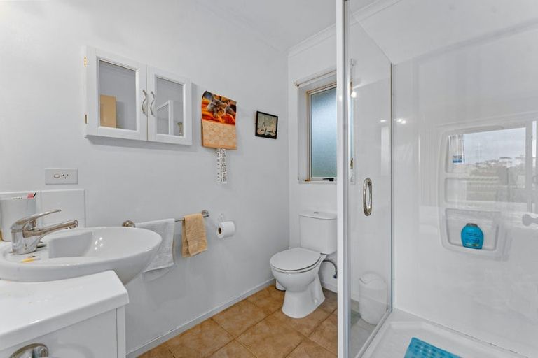 Photo of property in 2 Piriti Drive, Te Atatu Peninsula, Auckland, 0610