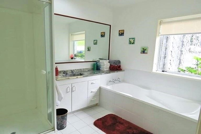 Photo of property in 327 Kaipara Road, Papakura, 2582