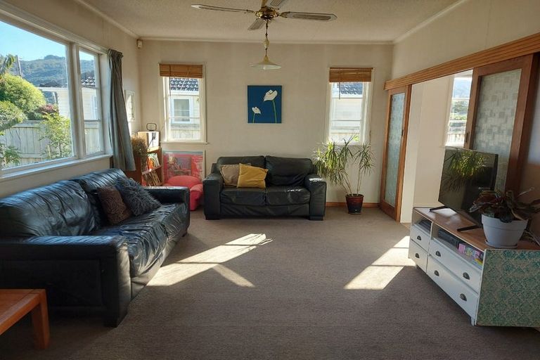 Photo of property in 5 Hood Avenue, Heretaunga, Upper Hutt, 5018