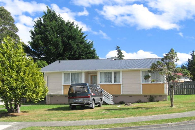 Photo of property in 33 Speargrass Grove, Timberlea, Upper Hutt, 5018