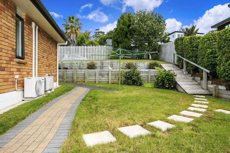 Photo of property in 7 Landvale Court, Browns Bay, Auckland, 0630