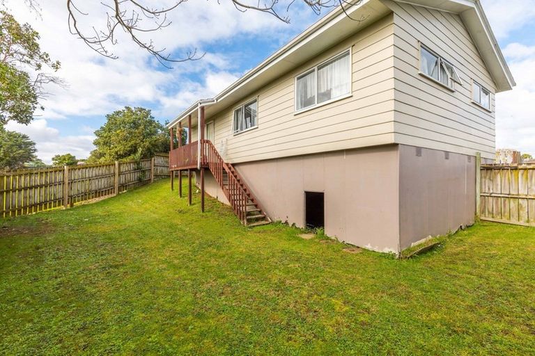 Photo of property in 2/6 Bundena Place, Clendon Park, Auckland, 2103