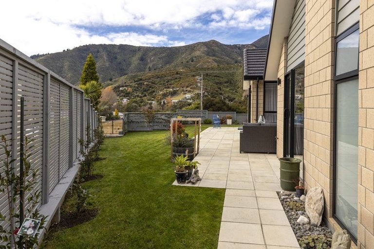 Photo of property in 10 Admiralty Place, Waikawa, Picton, 7220