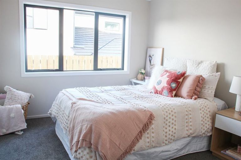 Photo of property in 62 Farnworth Terrace, Glenside, Wellington, 6037