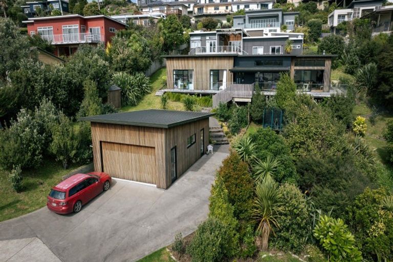 Photo of property in 1 Aroaro Lane, Raglan, 3225