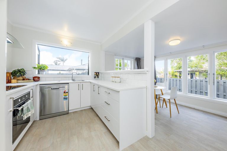 Photo of property in 1/25 Blanes Road, Weymouth, Auckland, 2103