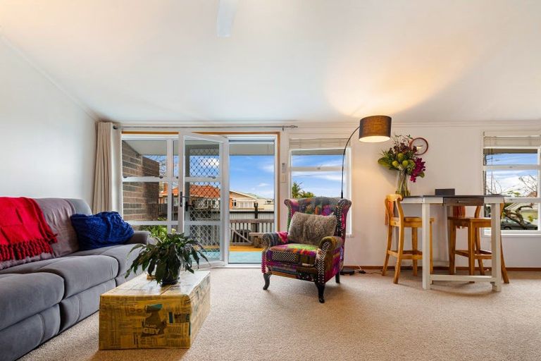 Photo of property in 3/50 Old Lake Road, Narrow Neck, Auckland, 0624