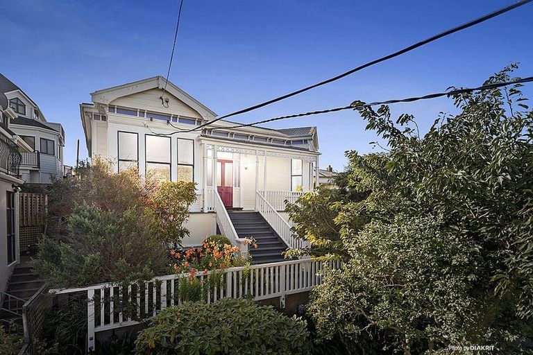 Photo of property in 26 Grove Road, Kelburn, Wellington, 6012