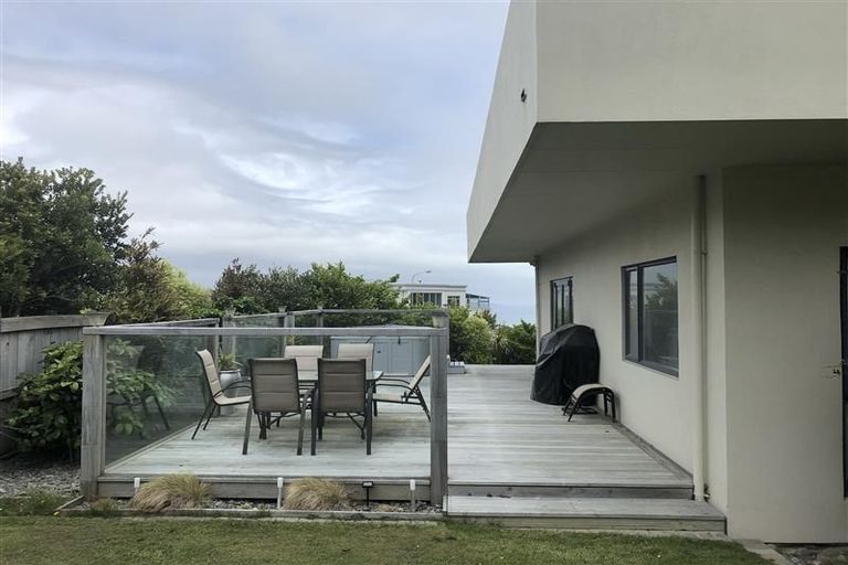 Photo of property in 39 Arahiwi Grove, Tirohanga, Lower Hutt, 5010