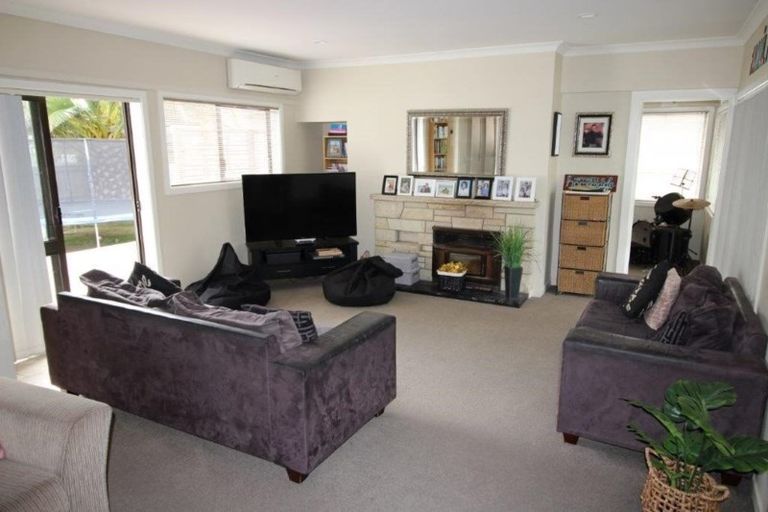 Photo of property in 30 Grove Road, Papakura, 2110