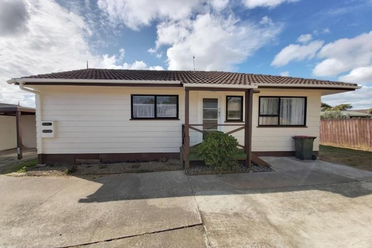 Photo of property in 2/5 Pureora Place, Clendon Park, Auckland, 2103