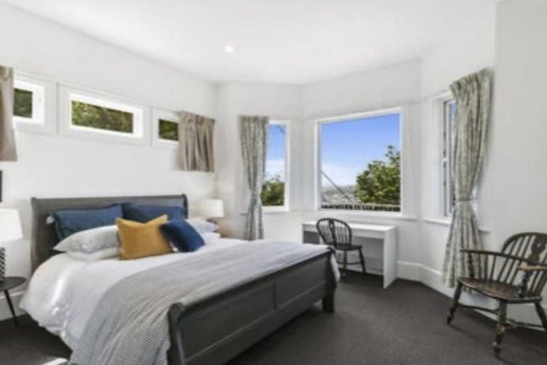 Photo of property in 112 Kelburn Parade, Kelburn, Wellington, 6012