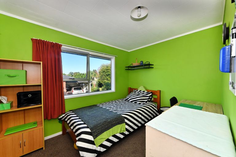 Photo of property in 2 Libra Street, Glen Eden, Auckland, 0602