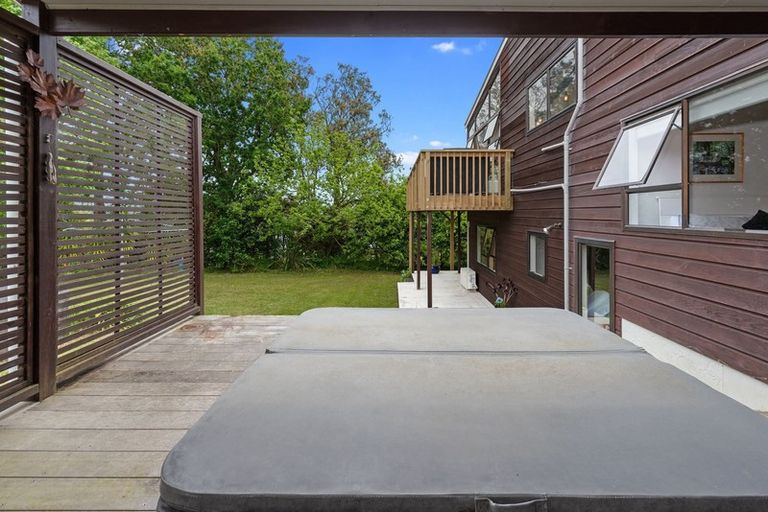 Photo of property in 17 Chatham Avenue, Paremoremo, Auckland, 0632