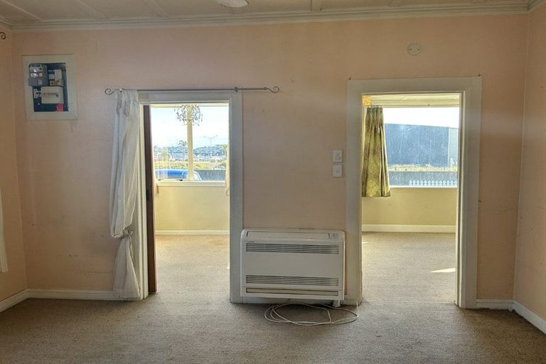 Photo of property in 36 Pukeko Place, Westshore, Napier, 4110