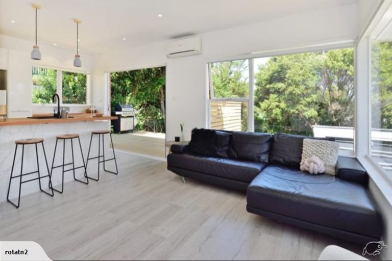 Photo of property in 2/40a Blakeborough Drive, Forrest Hill, Auckland, 0620