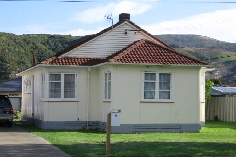 Photo of property in 21 Biddle Crescent, Taita, Lower Hutt, 5011