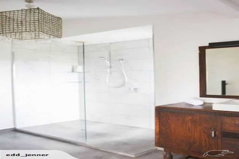 Photo of property in 24 Roslyn Road, Bluff Hill, Napier, 4110