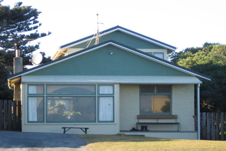 Photo of property in 98 Marine Parade, Otaki Beach, Otaki, 5512
