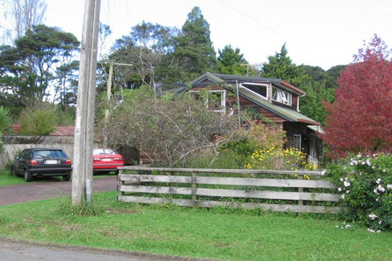 Photo of property in 19 Landing Road, Titirangi, Auckland, 0604