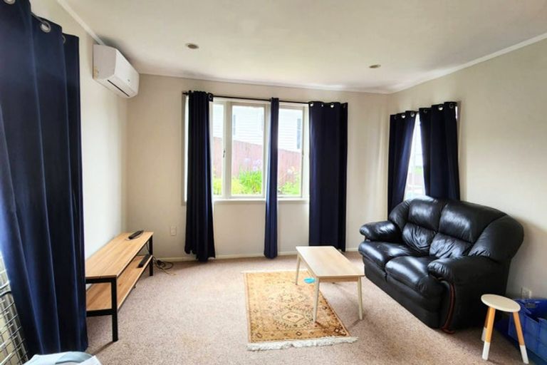 Photo of property in 2/186 Archers Road, Glenfield, Auckland, 0629