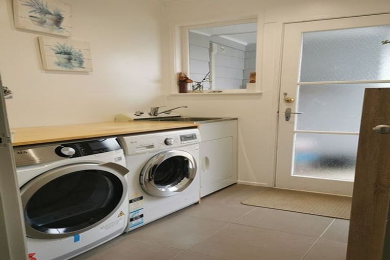 Photo of property in 28 Vandeleur Avenue, Birkdale, Auckland, 0626