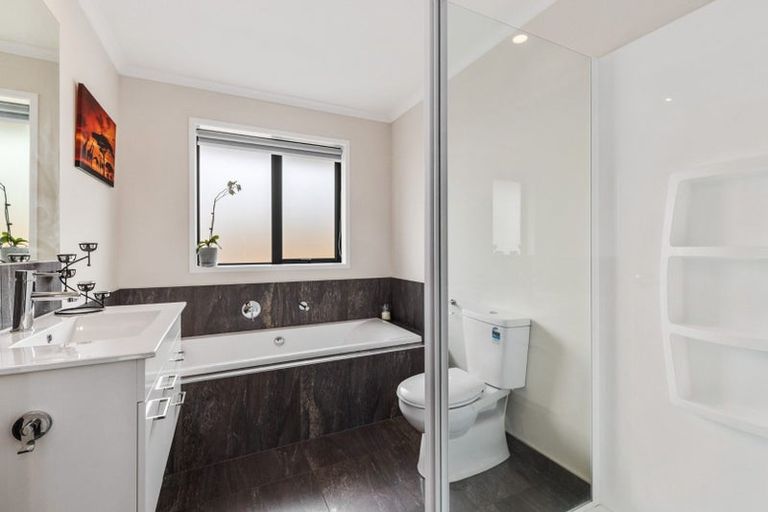 Photo of property in 12 Jeroboam Loop, Kumeu, 0810