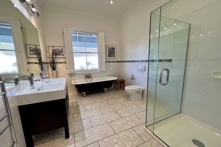 Photo of property in 1 Mozeley Avenue, Devonport, Auckland, 0624