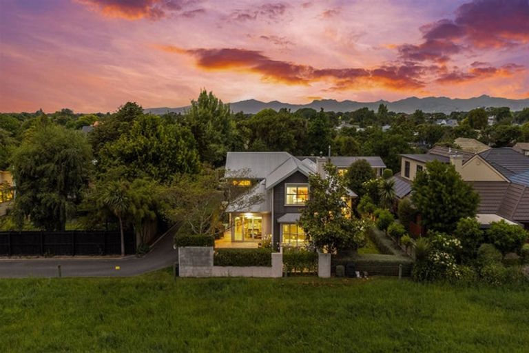 Photo of property in 51 Croziers Road, St Albans, Christchurch, 8052