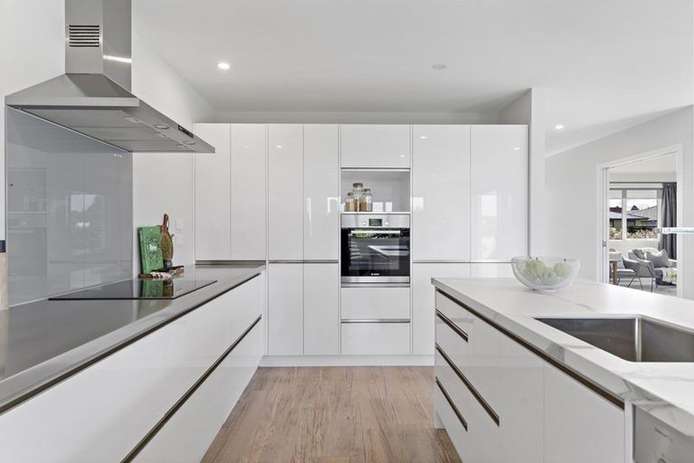 Photo of property in 28 Feist Street, Carterton, 5713